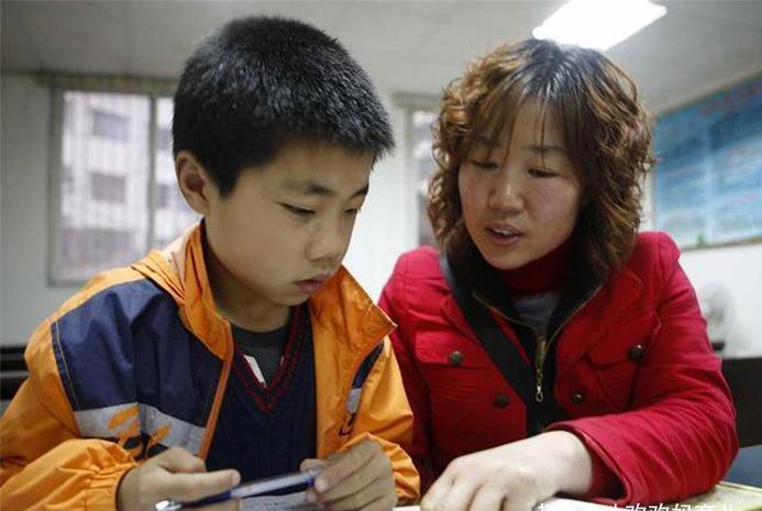 老师|“为啥判我儿子错”,小学生“11-4=7”被老师打叉,家长不服质问