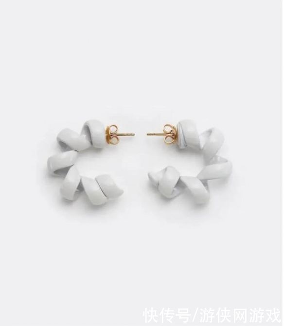 天价|一根电话线1万5?国外奢侈品牌推天价项链惹网友吐槽