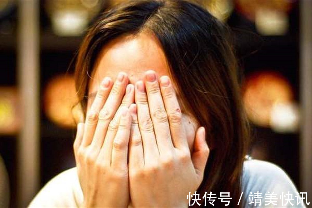 青春期|女儿夹腿蹭椅直出汗,机智母亲处理及时,别让“椅子”害了孩子