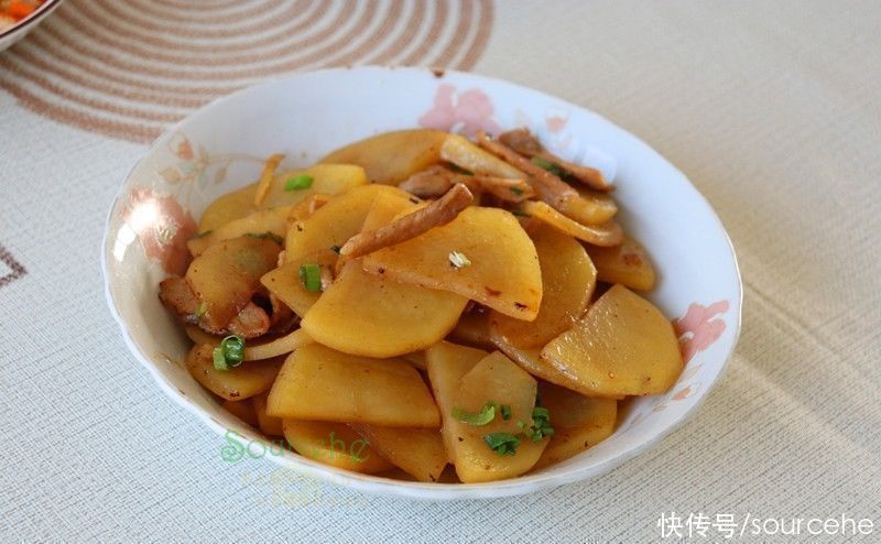 冬天的晚餐四菜一汤,只需30分钟,热乎乎端上桌,实惠又美味