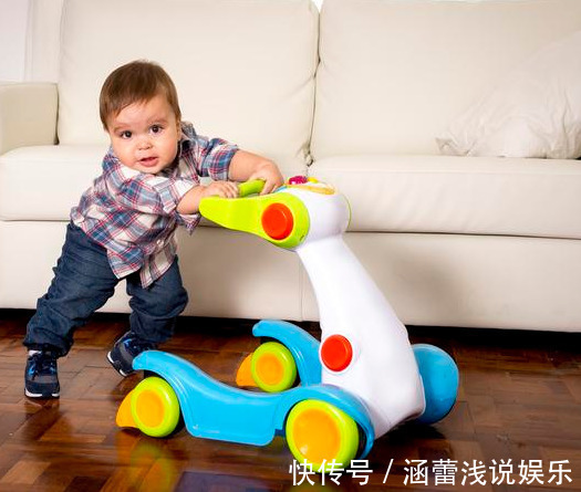 小宝宝|巧手爸爸为宝宝打造“超豪华”学步车,妈妈心疼:四个轮子1000