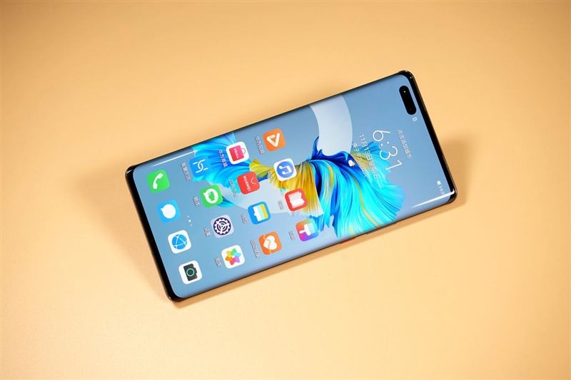 间维度|全球首款自由曲面镜头手机告别畸变！华为Mate40 Pro+超大杯评测