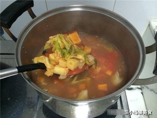 配菜|煮罗宋汤时,用这碗“固态油”做,汤更浓更鲜更正宗,还营养!