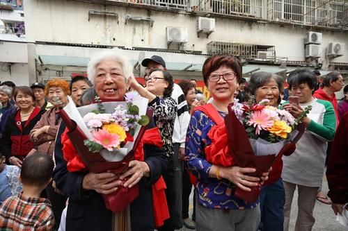 搬家|上海70年老房迎来成套改造，普陀曹杨八村首批居民搬家