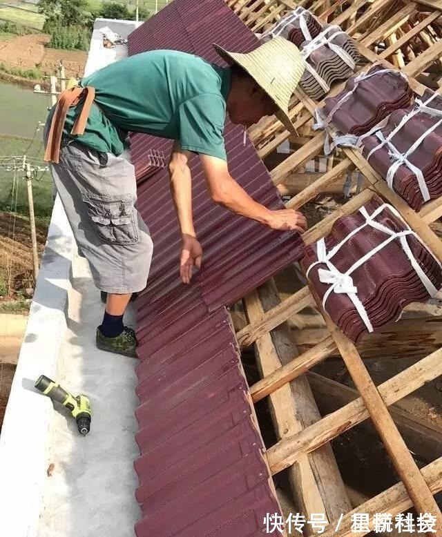 齐家敏敏|农村小伙给父母盖的养老房,2万多的大门全村轰动,纷纷吐槽丑