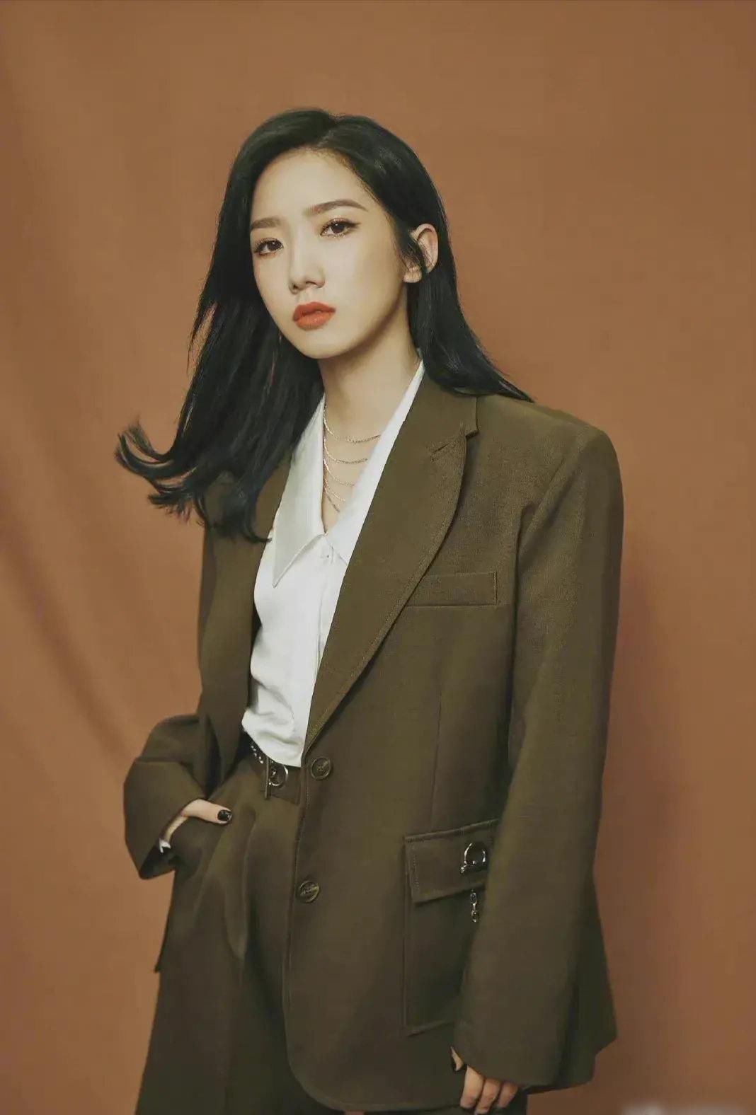 孟美岐发飙不再配合宣传，导师孟美岐点评周传雄？最大赢家是谁？