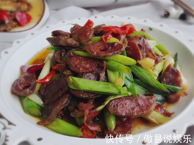 餐桌上必备的家常炒菜，上桌快很下饭，自己做简单易上手