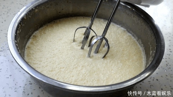 好看|广式早茶“黄金糕”,不用烤箱就能做,像鱼翅像蜂窝,好看又好吃