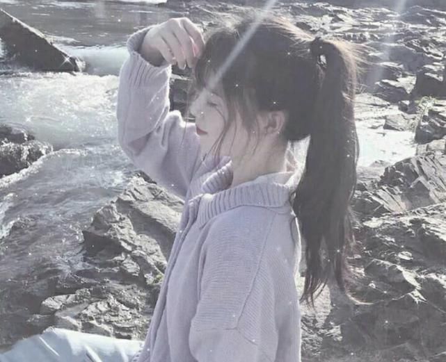 女生脸上有这“3特征”，别再“披头散发”了，扎起来你会更美