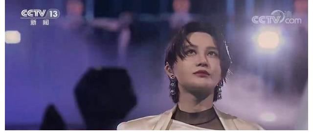 薩頂頂|尚雯婕曬央視秋晚雨幕舞臺照