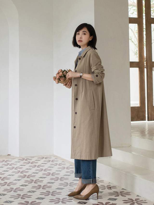 穿搭|今秋最洋气的穿法总结,风衣+牛仔裤或裙子,适合28~48岁女人借鉴