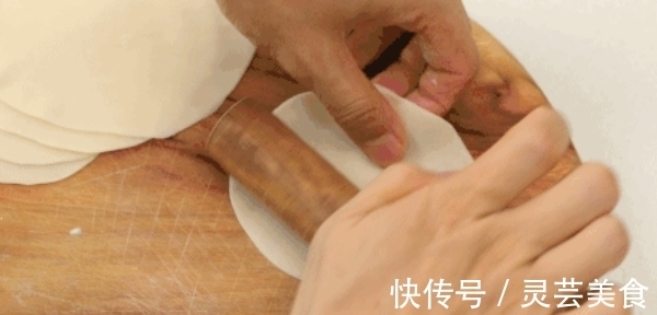 跟我学做包子,无需和面擀皮,半小时搞定,外焦里嫩,比小笼包好