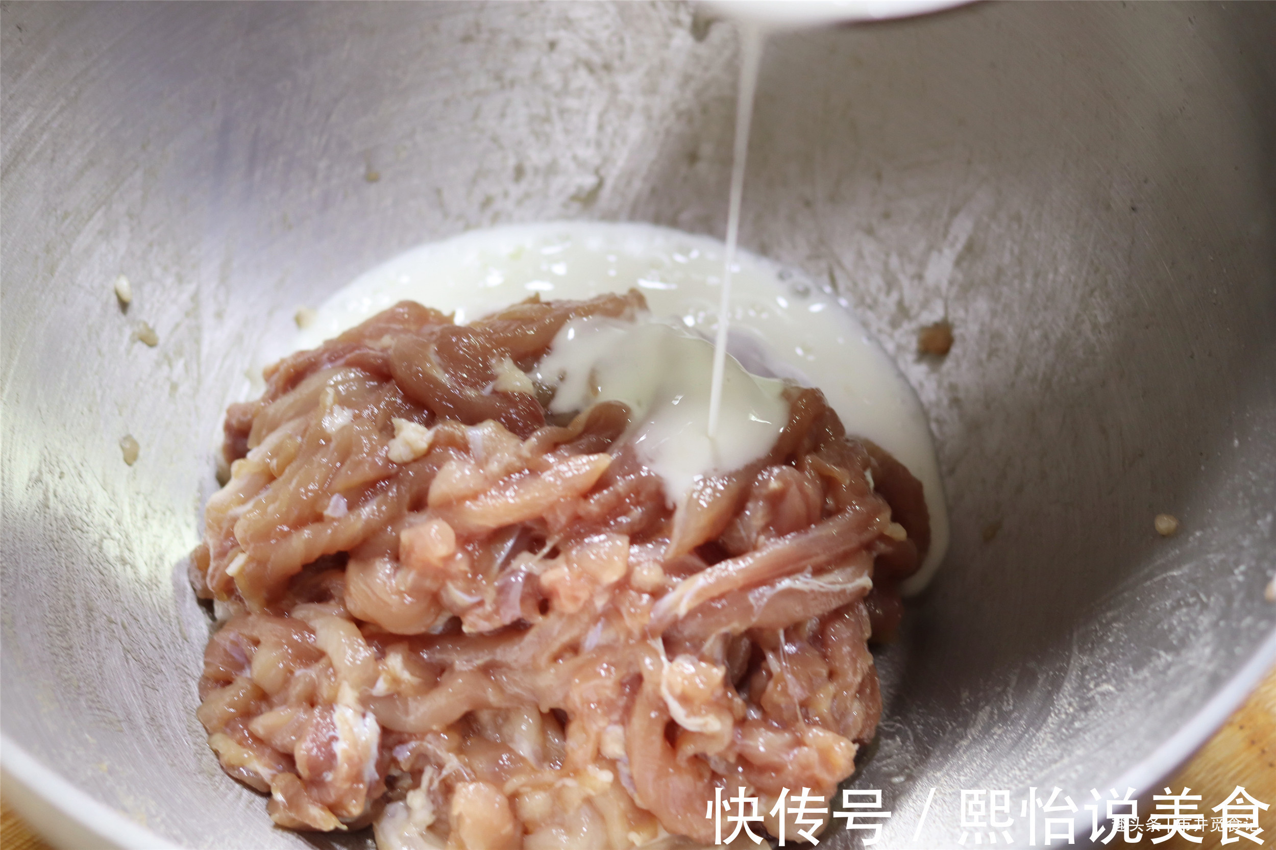 做京酱肉丝，用对3样调味料，步骤照着做，简单一炒都能很成功