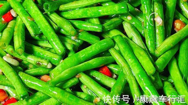 炒豆角，有人焯水，有人过油，都不对！教您一招，不发黄还更入味