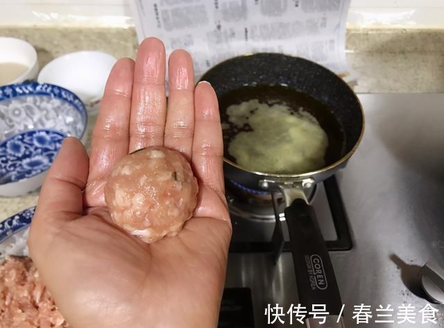 炸丸子,外行用淀粉换成这2样,丸子外酥里嫩,松软Q弹,真香