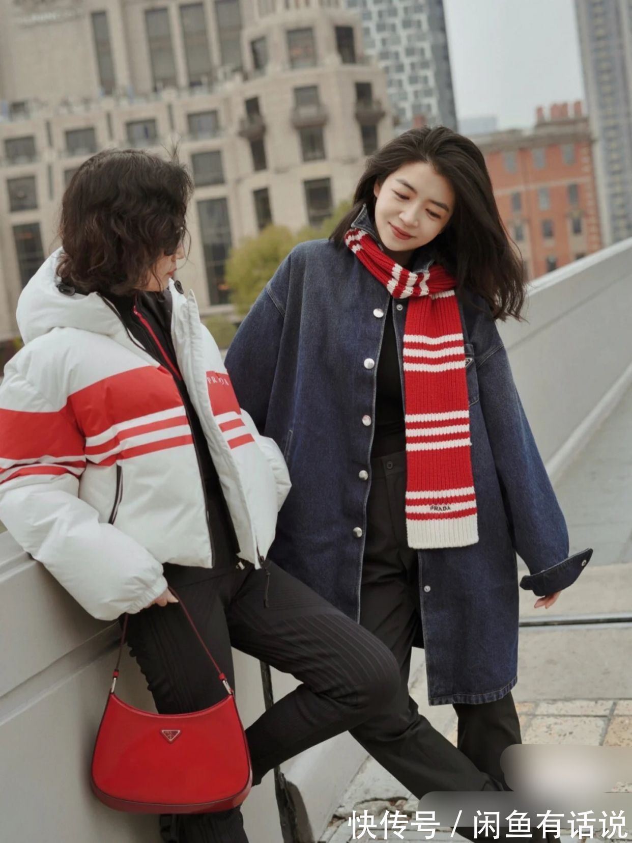 羽绒服|三木妈妈终于不穿大衣,穿“蓬蓬服”配小脚裤,还烫卷发好显年轻