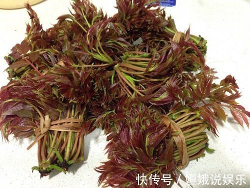 小吃|70岁老奶奶路边卖小吃,1元1碗,我连吃了3碗都还不满足