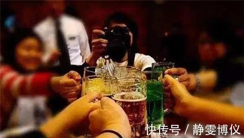 喝酒#中国人的“饭局江湖”:在高手的对决中,你早已是一丝不挂了