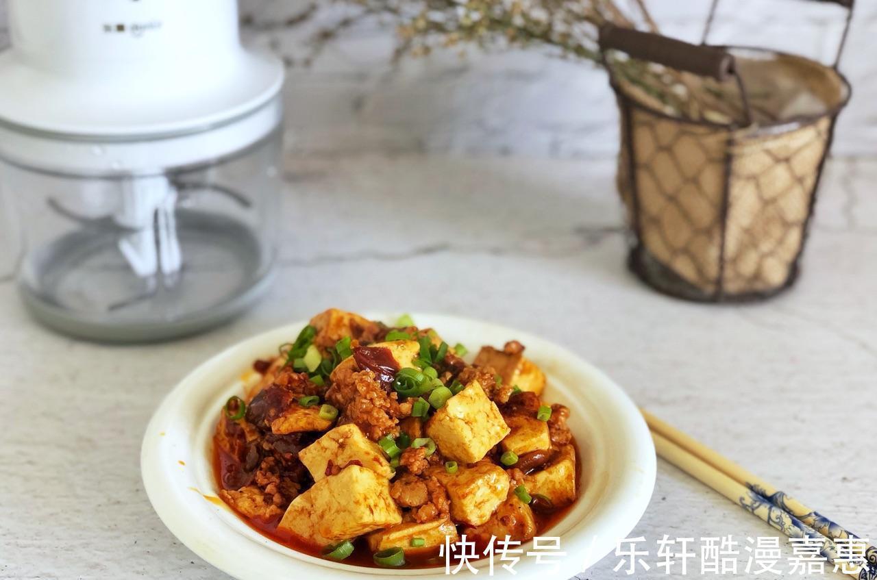 更年期|家常肉末豆腐，加入豆瓣酱，香辣过瘾，软嫩可口，吃着真过瘾