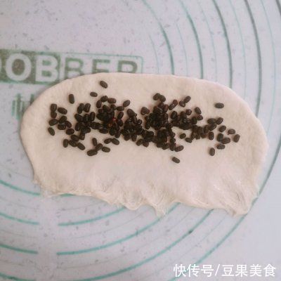 高筋面粉|「香甜柔软」花环蜜豆面包～端午送给家人吧