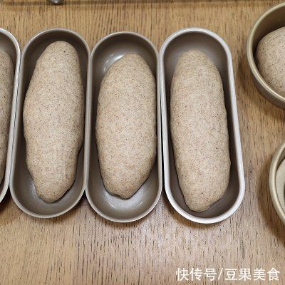 不可错过的下酒菜黑全麦热狗面包坯,过瘾
