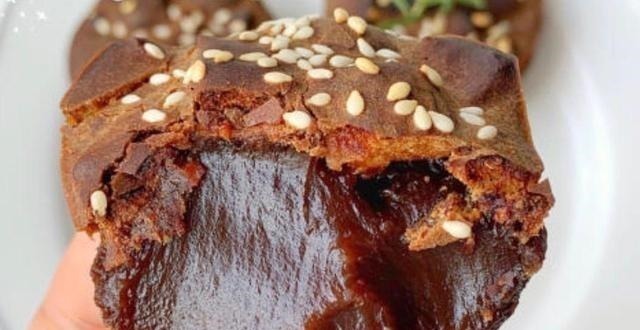 一道自制的红糖糯米糕，软糯香甜，甜点制作可没你们想的那么复杂！