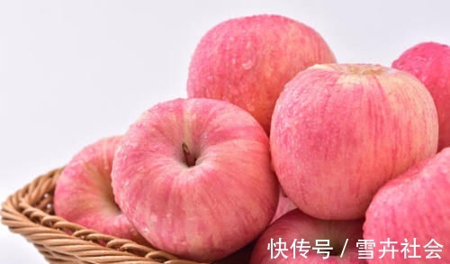 食物|晚上吃苹果会伤胃吗?医生建议:到晚上,这4种食物尽量不要吃