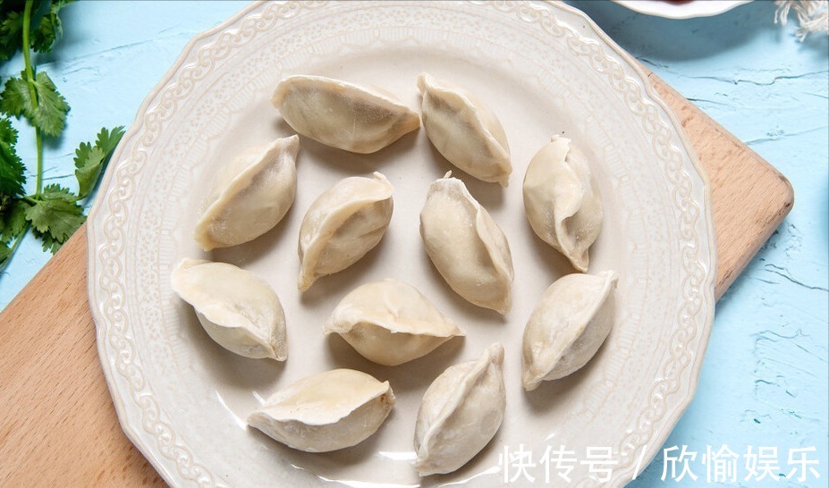 调白菜馅,用盐杀水是错的,牢记1个诀窍,白菜爽脆多汁,不出水!