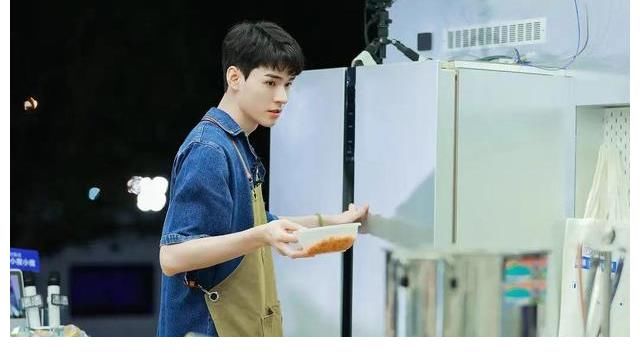 周也|《中餐廳5》下期要爆，姚安娜親友團參與錄制，父親姐姐誰會來？