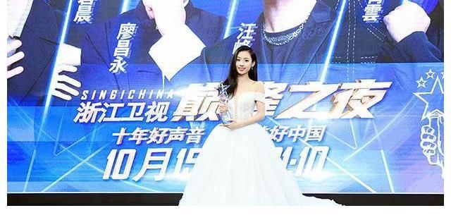 中国好声音：同唱一首粤语歌，贺三首位淘汰，伍珂玥问鼎冠军