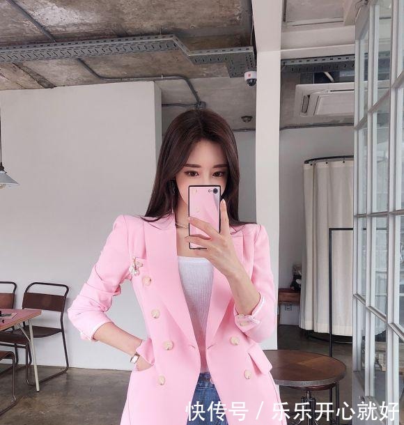 粉红|女神孙允珠粉红休闲西装搭配牛仔裤，妩媚又休闲