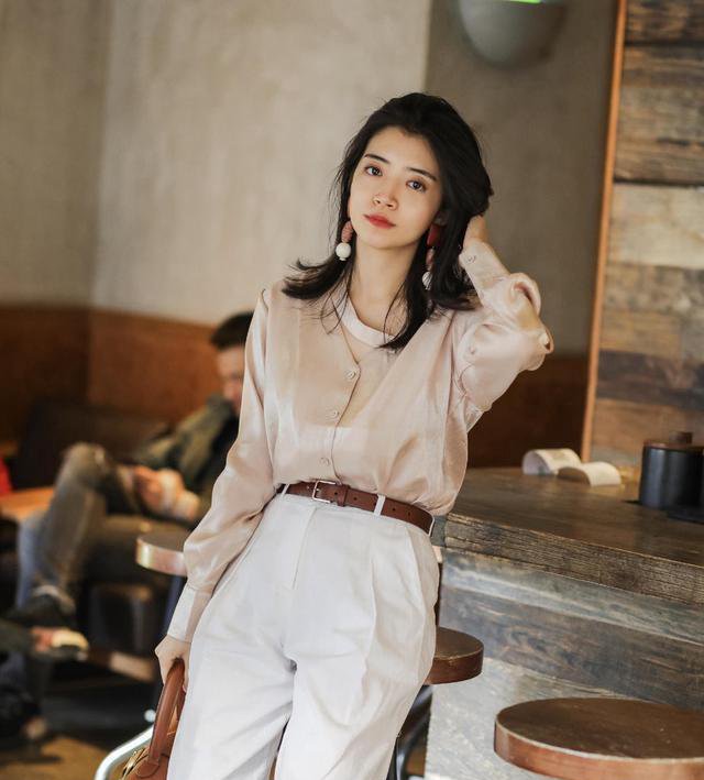 三木的衣品真好，多种风格的衬衫都能驾驭，不仅清新还有范