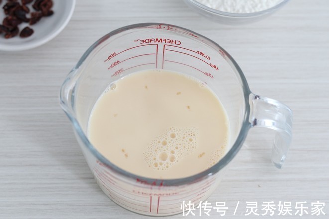 牛奶|孩子不喝奶,担心他会缺钙它是补钙“法宝”,一口吃3都嫌不够