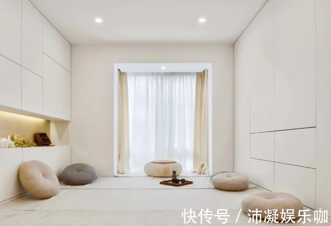 收纳|60㎡简约风小户型,客厅藏张床打开秒变3居室,太机智了!