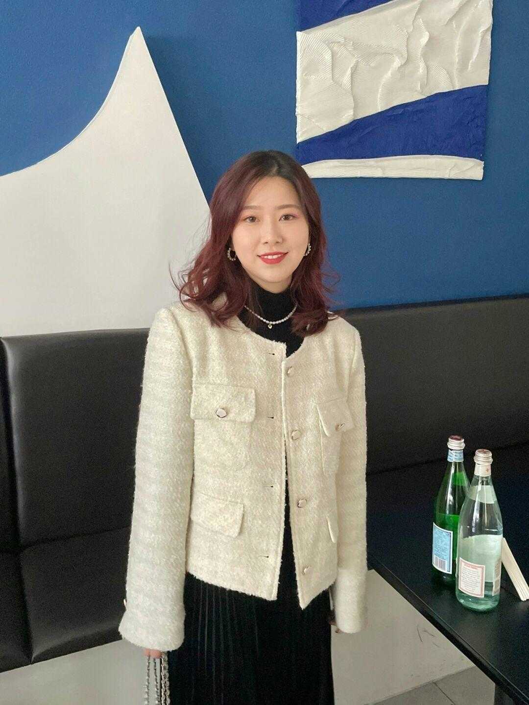 香风|日常穿搭技巧分享,高腰牛仔裤搭配小香风外套,让你美出新高度!