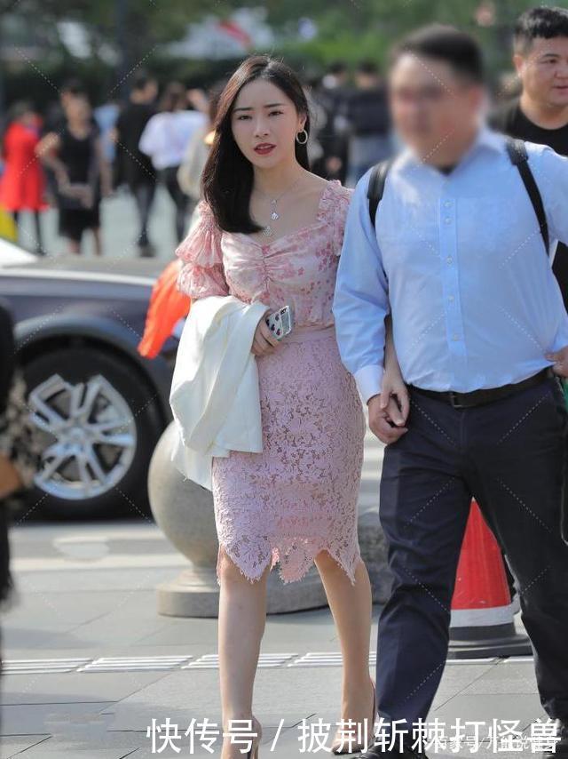 高跟鞋|花边衬衫配纱网包臀裙,10CM高跟鞋有160的既视感,走路也不稳