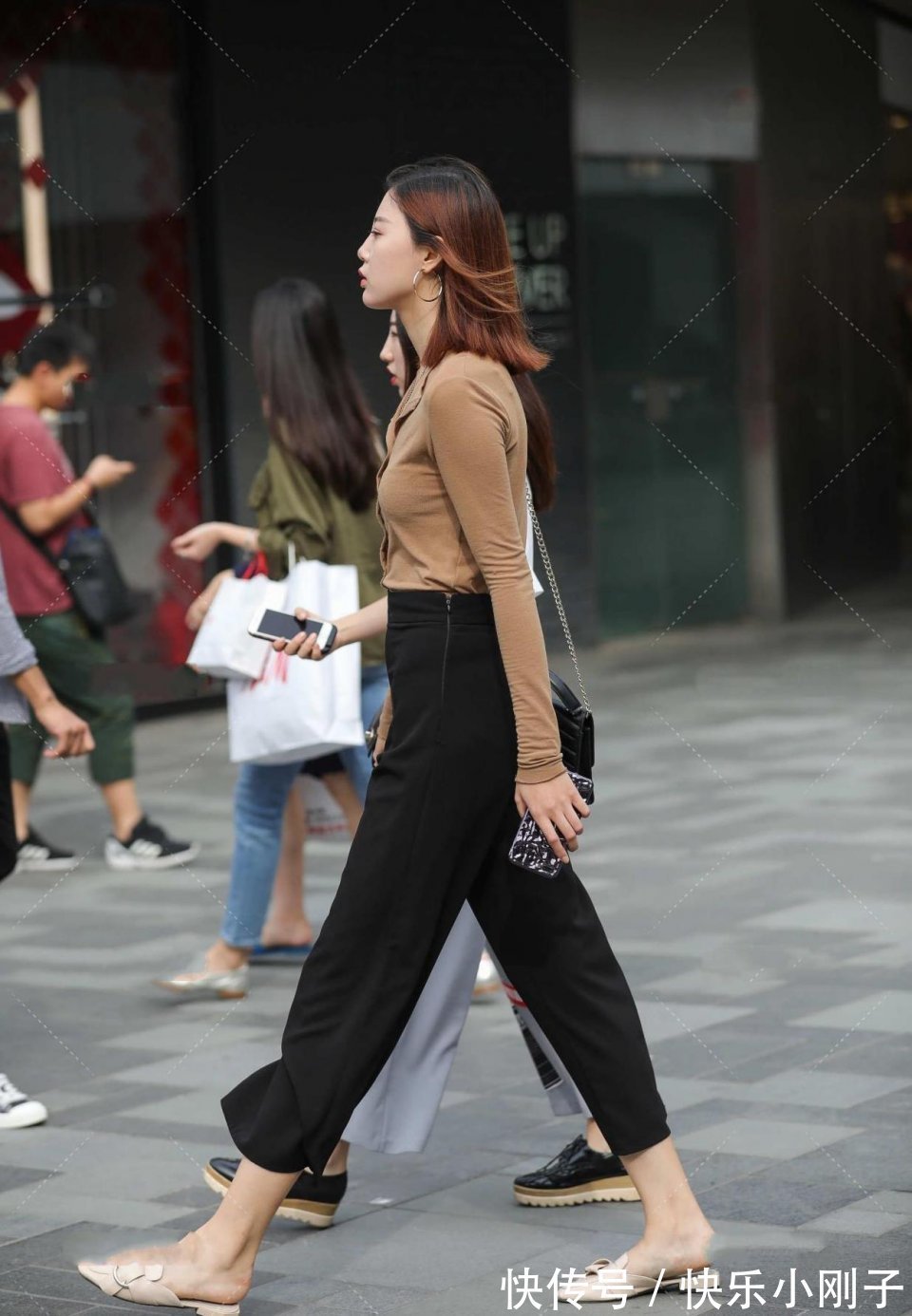 阔腿裤|真是一个性感的美人,她让人眼前一亮,真想带她环游世界