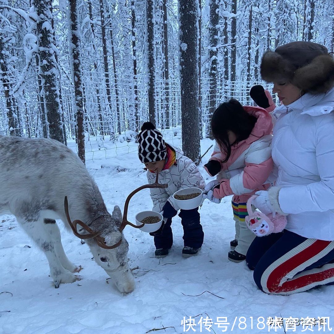 迷你罗|C罗女友带4娃北极过圣诞!喂驯鹿坐雪橇,迷你罗兄弟上网看父亲比赛