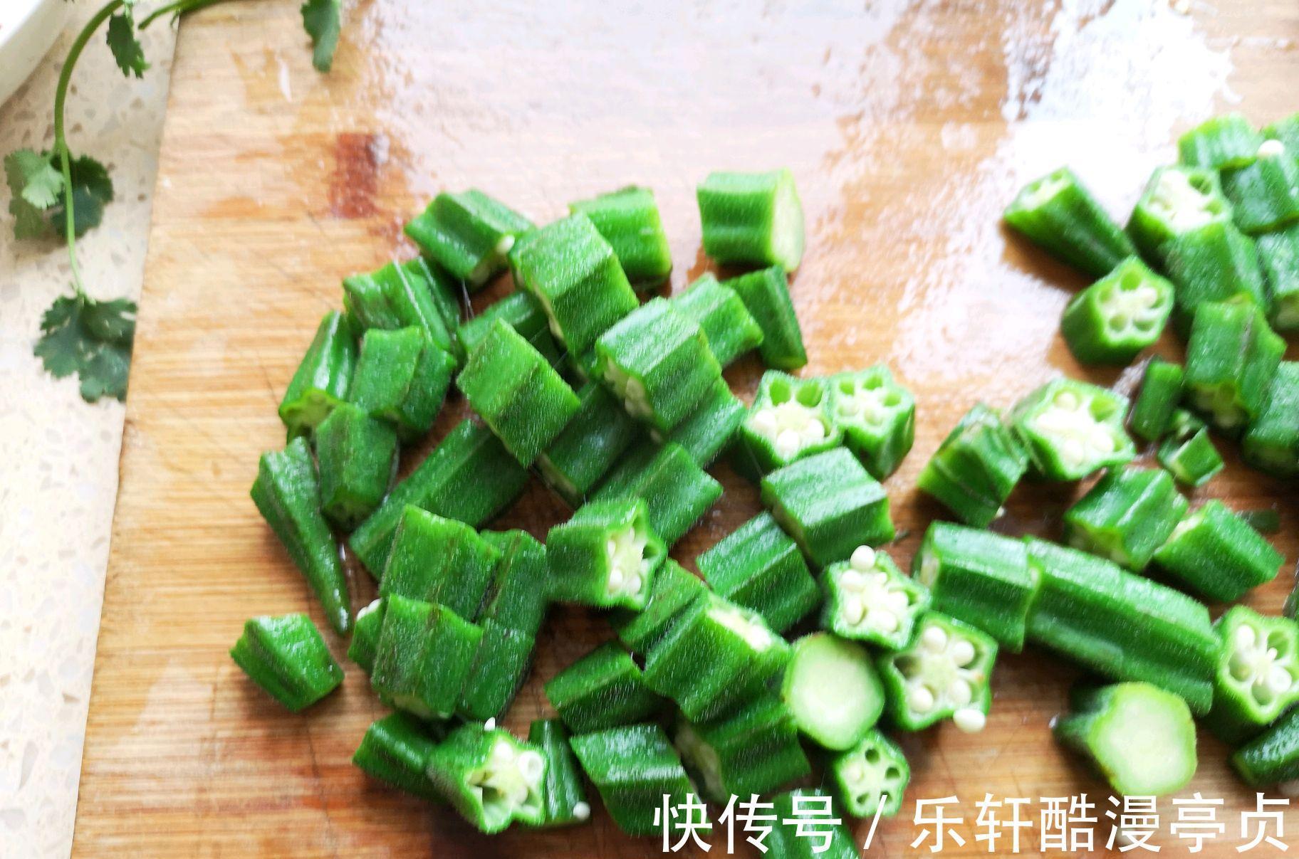 焯水|秋葵的正确吃法，除了凉拌也能炒着吃，鲜嫩有营养