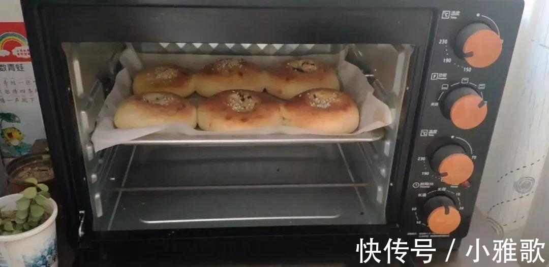 面粉|面粉还能这样做, 不用一滴水, 比面包火烧都好吃, 老婆3个不够吃