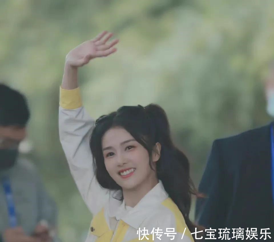 《跑男黄河篇2》路透,3位女嘉宾都是双马尾,风格现在大不一样