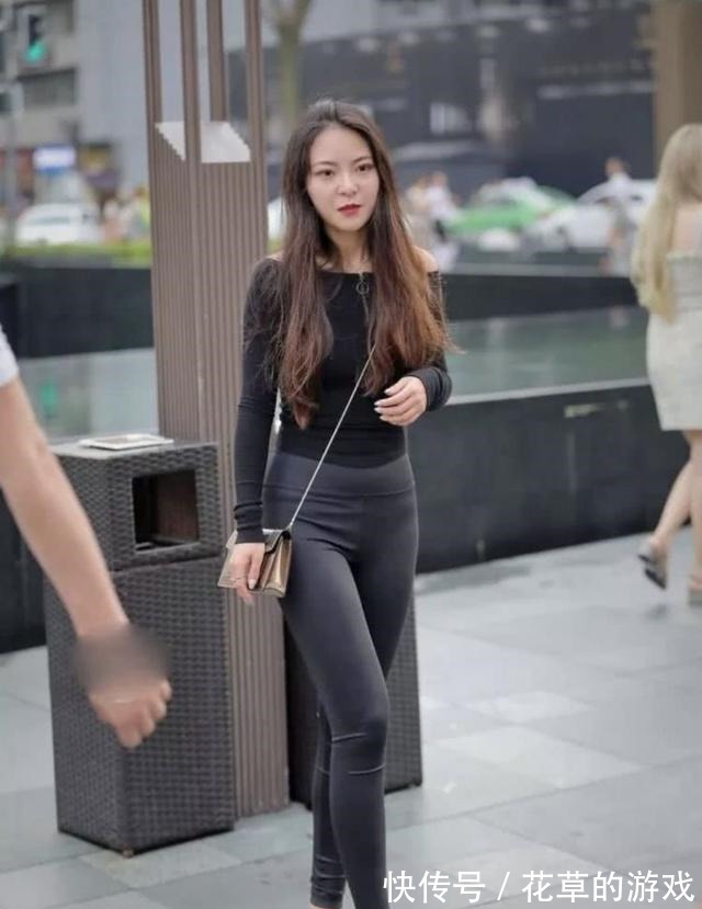 打底衫 黑色修身打底衫搭配打底裤,温柔知性,潇洒自信!