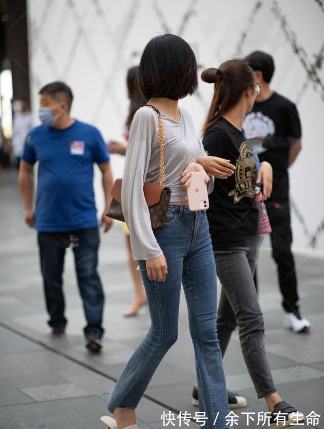性感 时尚喇叭裤搭配慵懒灰色上衣,知性大气的成熟风穿搭!