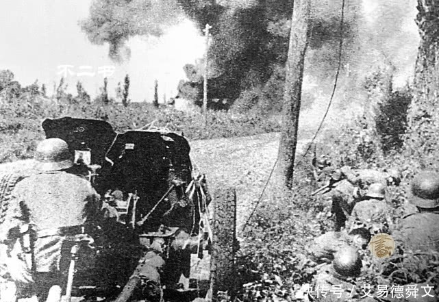 战争|苏德战争老照片：镜头下疯狂入侵的德军，苏联村庄陷入一片火海