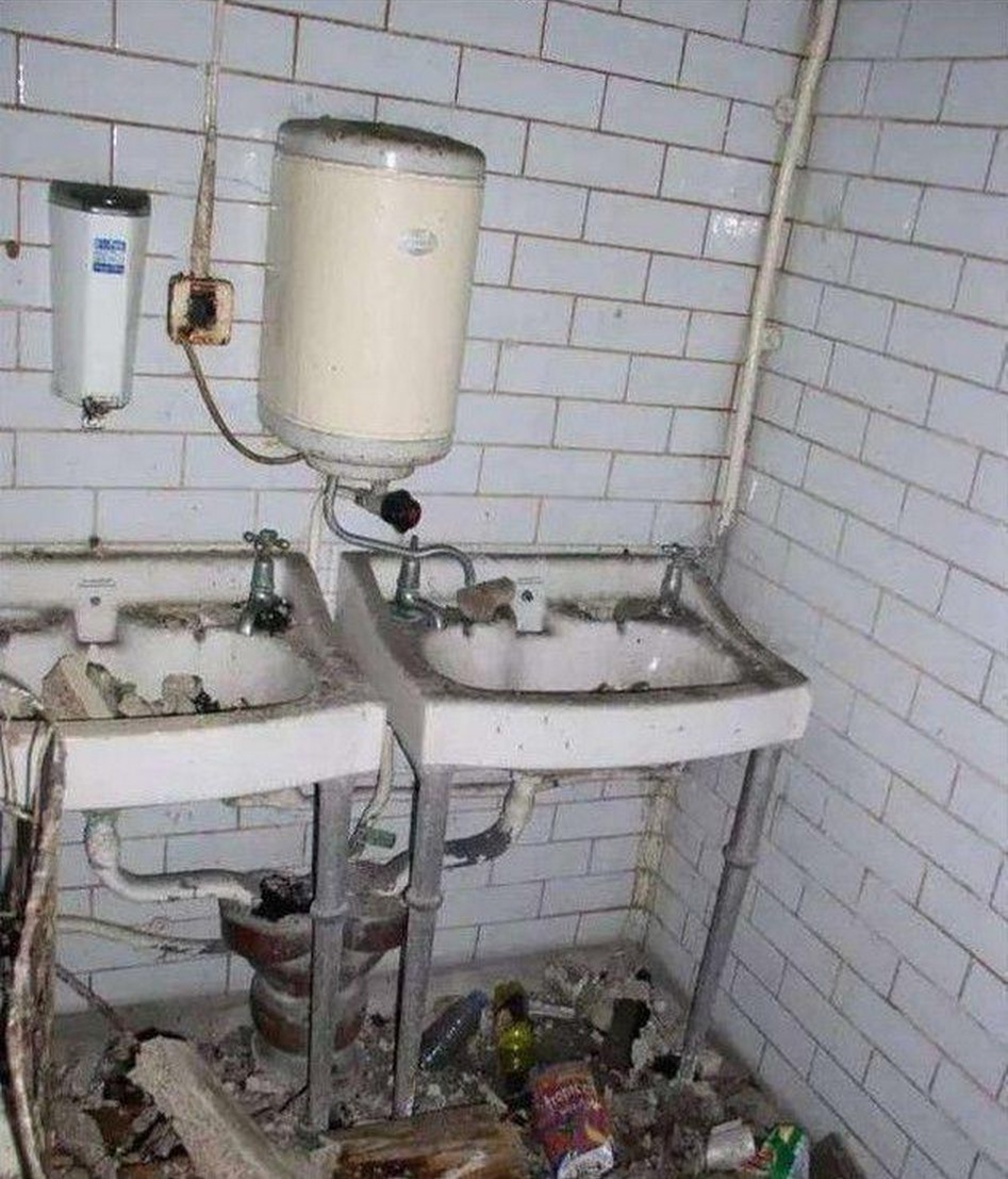 一线城市|买不起房,女子买下公共厕所,动手改装成豪宅,引网友热议