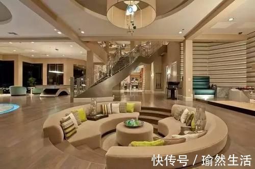 下沉式|越来越多人客厅喜欢做下沉式设计,空间变大十倍不止,好聪明!