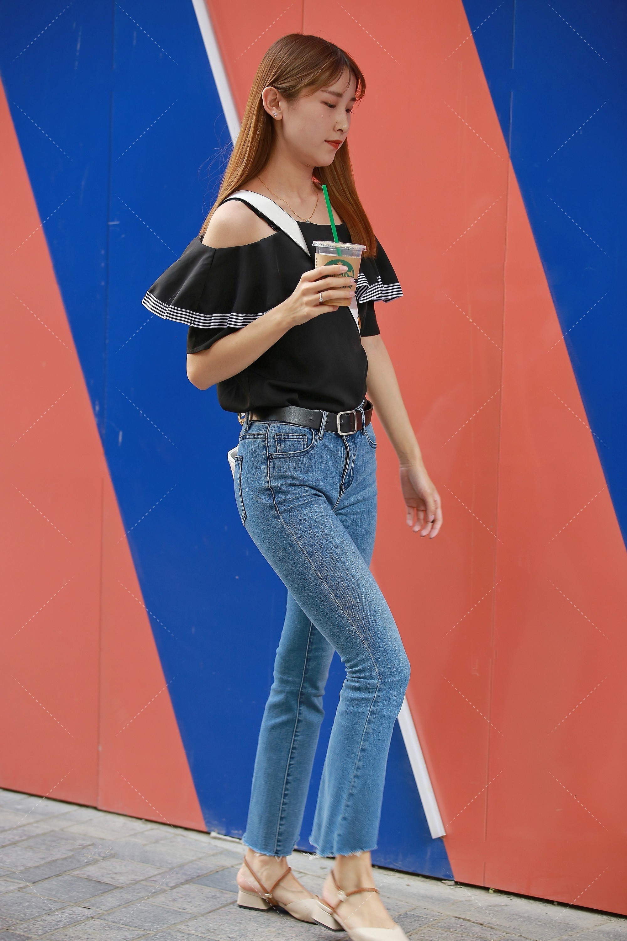 时尚|荷叶边和喇叭裤, 时尚与简单碰撞在一起, 展现别样的风格