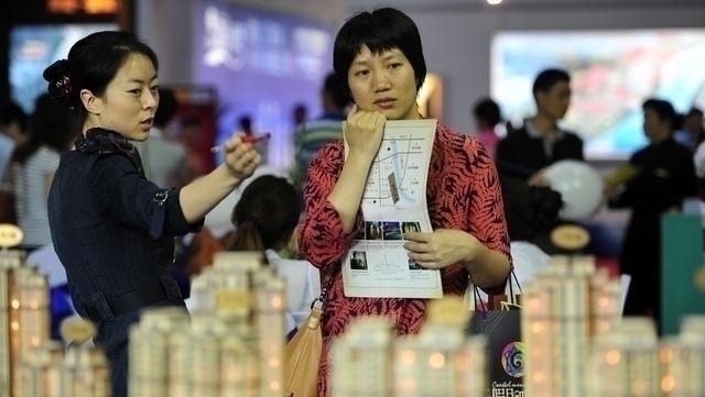 建筑学|同一栋房子，为何西户“抢空”，东户却没人要建筑学家给出答案