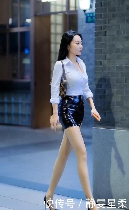 白衬衫显干净，黑皮裙显高冷，一起穿就成了“都市女郎”