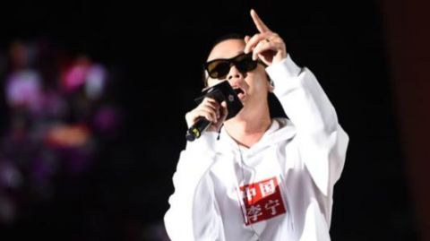 陳小春|娛樂(lè)圈中講義氣，到底是GAI太天真，還是陳小春“提不動(dòng)刀”了